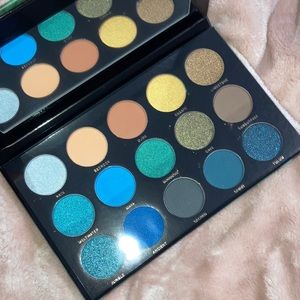 HipDot eyeshadow palette